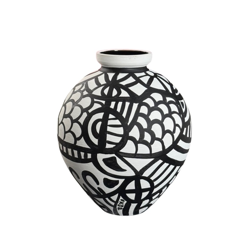 Poterie. Vase en terre cuite peint à la main OKBA